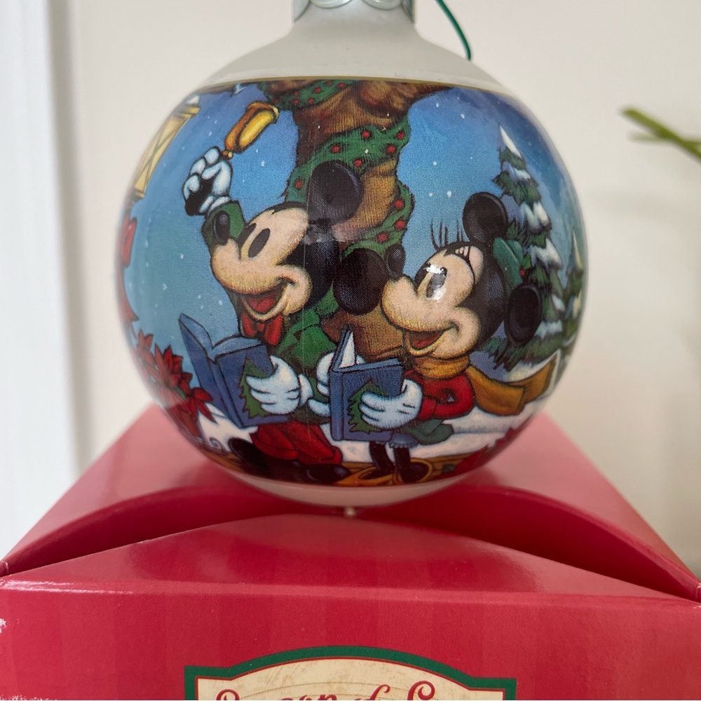 1997 Mickey & Minnie Sing Christmas songs ornament